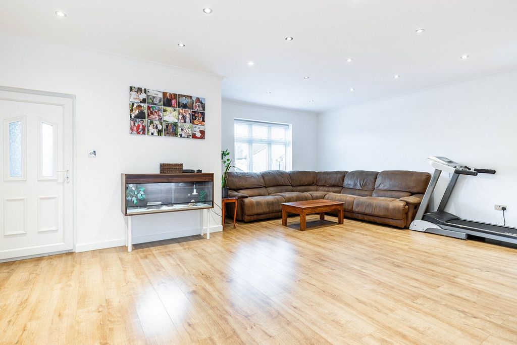 Additional image 7 of 4 bed bungalow for saleManor Road, Dagenham RM10