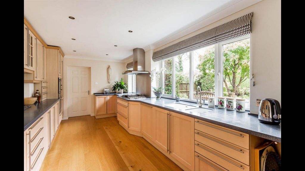 Additional image 13 of 4 bed detached house for saleHarriotts Lane, Ashtead KT21