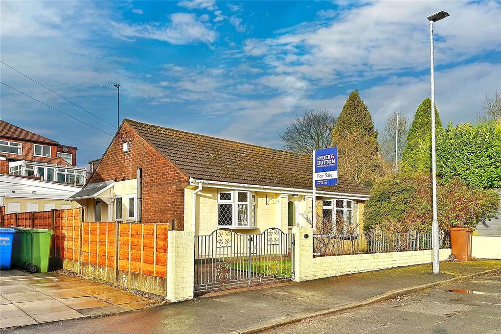 2 bed detached bungalow for saleHunt Avenue, Ashton-Under-Lyne, Greater Manchester OL7