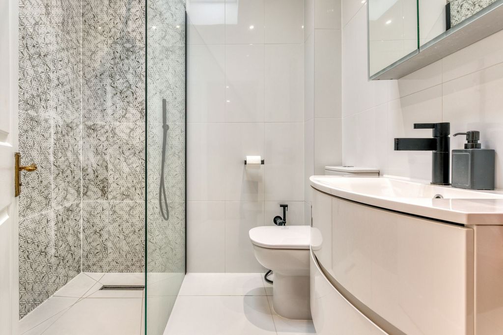 Additional image 17 of 2 bed flat for sale2 Windmark, Byron Lane, St Helier JE2