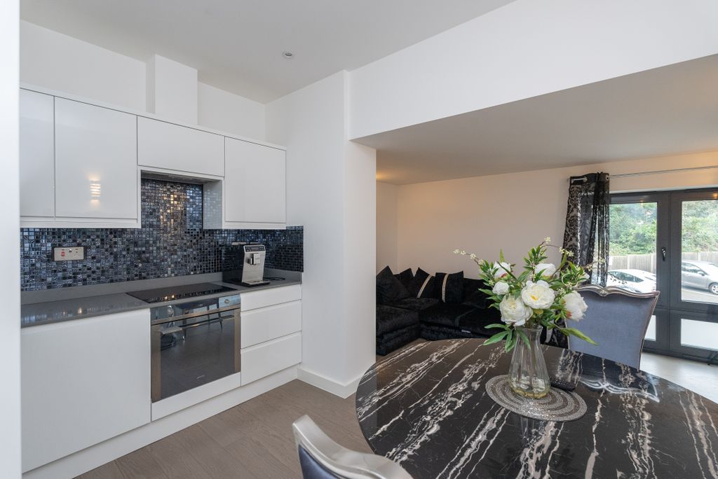 1 bed flat for saleLincoln Road, Dorking RH4