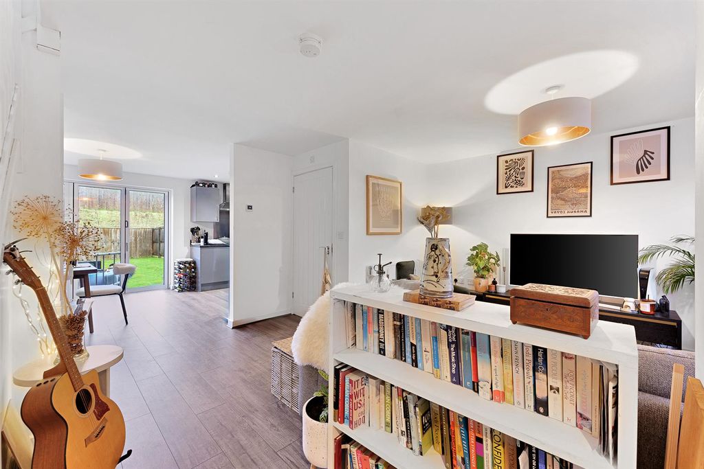 Additional image 10 of 3 bed semi-detached house for saleWoodyard Avenue, Chesterfield S41