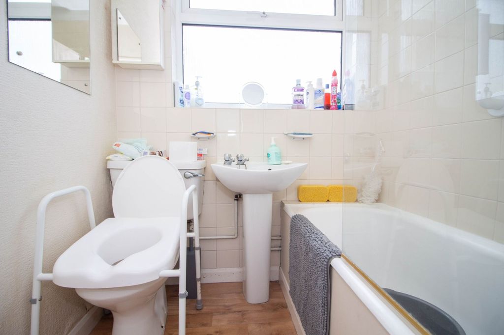 Additional image 10 of 3 bed detached house for saleGreenfield Avenue, Carpenders Park, Watford WD19