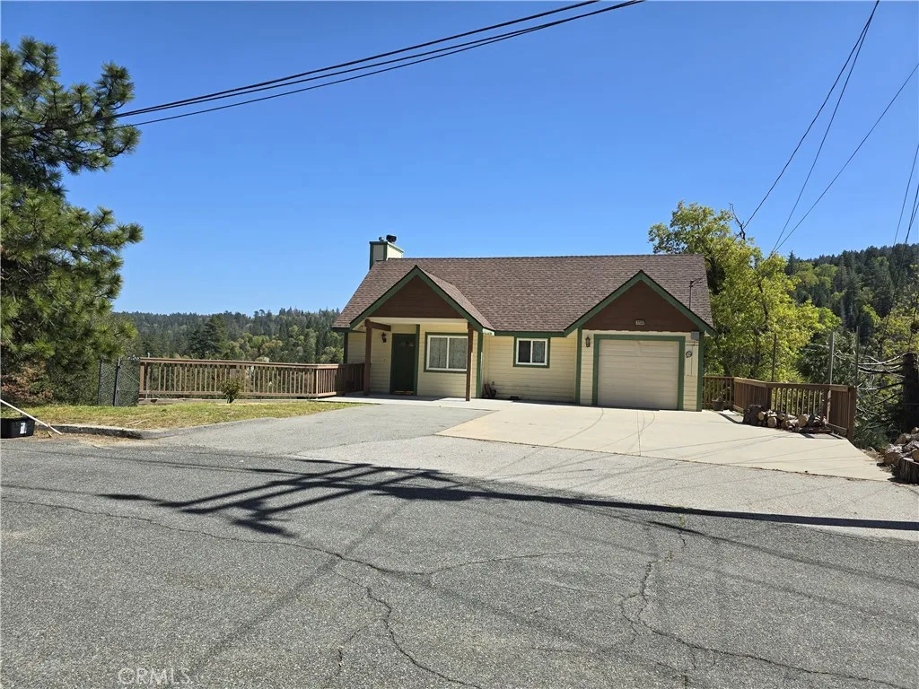 22337 Briarwood Ln, Crestline, CA 92325