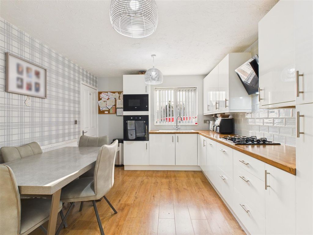 Additional image 3 of 3 bed detached house for saleSantolina Way, Hull HU4