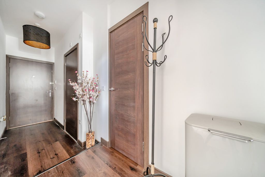 Additional image 5 of 2 bed flat for saleLeishman Views, Aldershot GU11