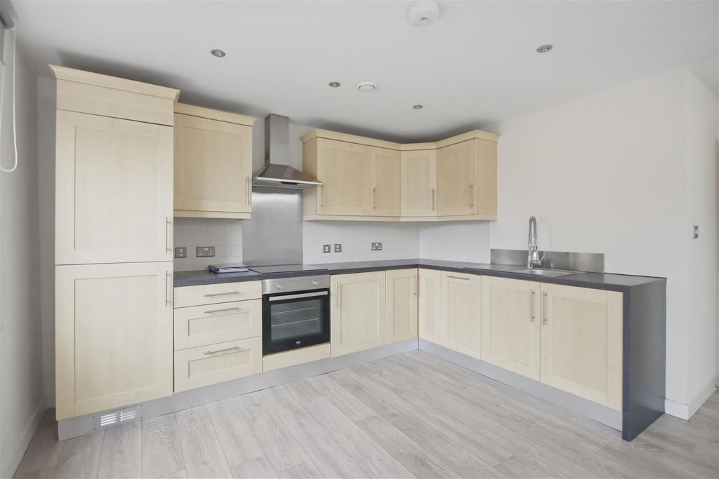 Additional image 6 of 2 bed flat for saleTapton Lock Hill, Tapton, Chesterfield S41