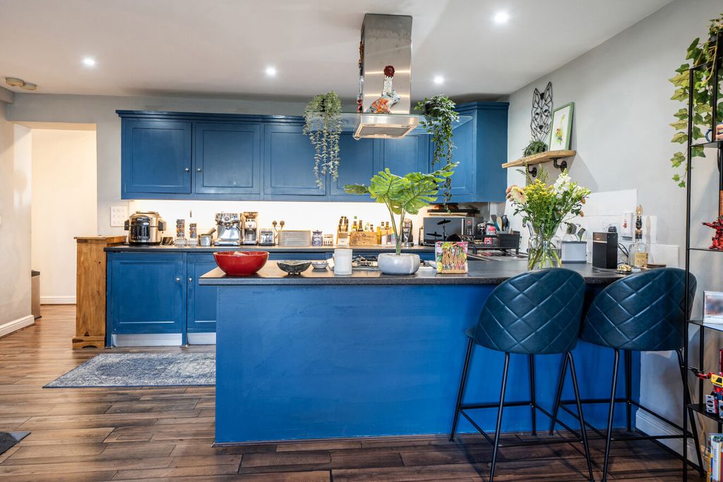 Additional image 7 of 2 bed flat for saleBromley Road, Beckenham BR3
