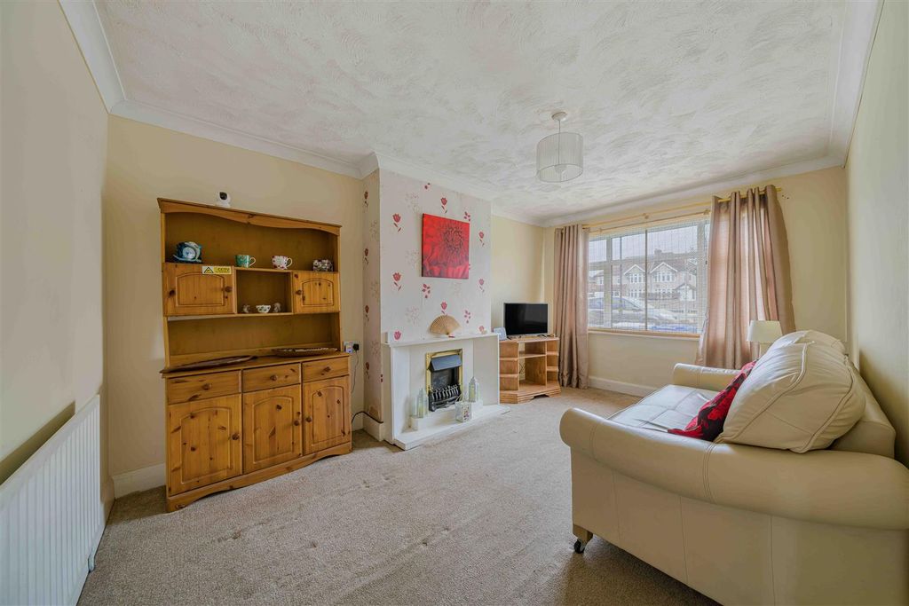2 bed flat for saleWoodside Lane, Bexley DA5 photo 3