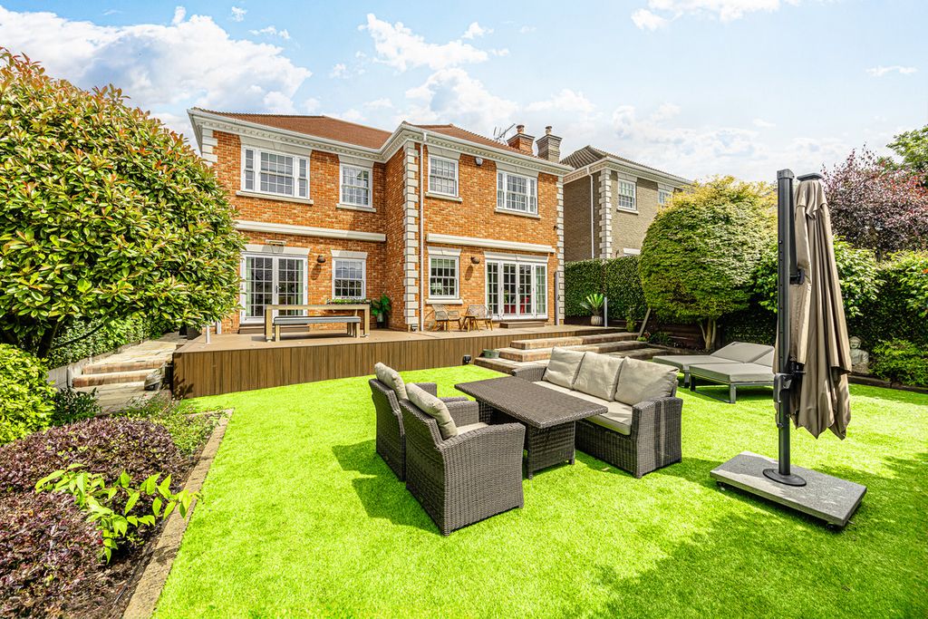 Additional image 47 of 5 bed detached house for saleVicarage Heights, Benfleet SS7
