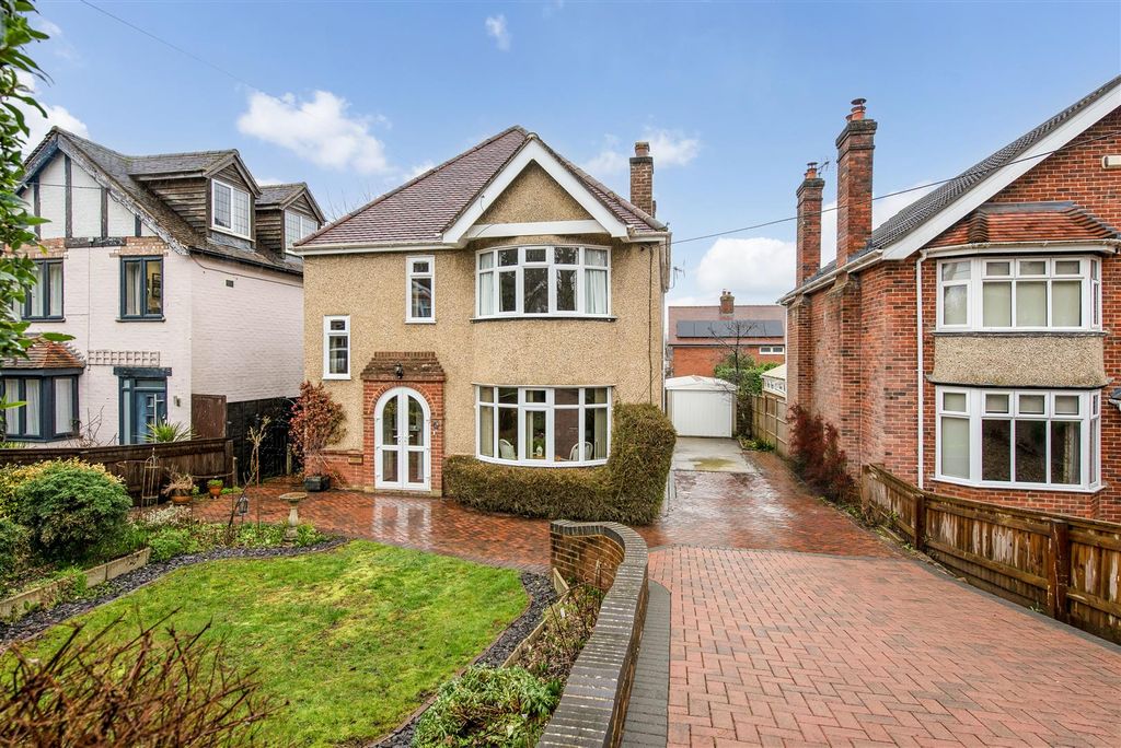 3 bed detached house for saleBishops Way, Andover SP10