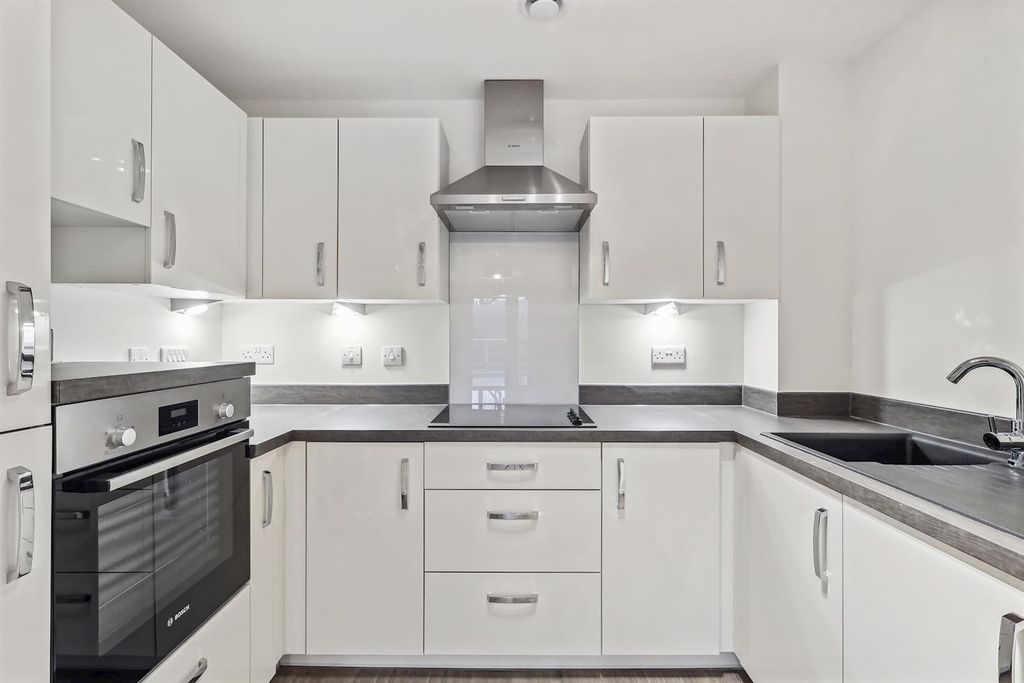 Additional image 3 of 2 bed flat for saleWayfarer Place, The Dean, Alresford SO24