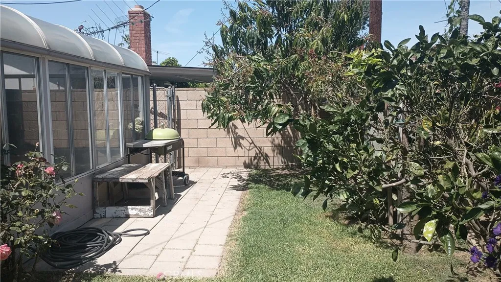 2213 Artesia St, Santa Ana, CA 92704