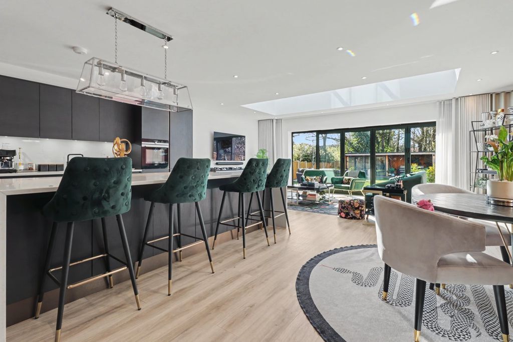 Additional image 7 of 5 bed detached house for saleRayleigh Road, Benfleet SS7