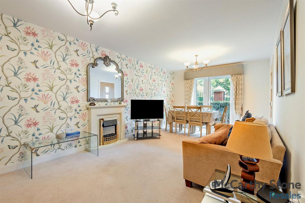 1 bed flat for saleJackson Place, Fields Park Drive, Alcester, Warwickshire B49 photo 2