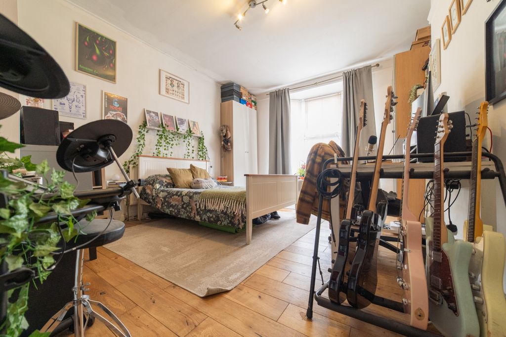 Additional image 3 of 2 bed flat for saleNewport Road, Roath CF24