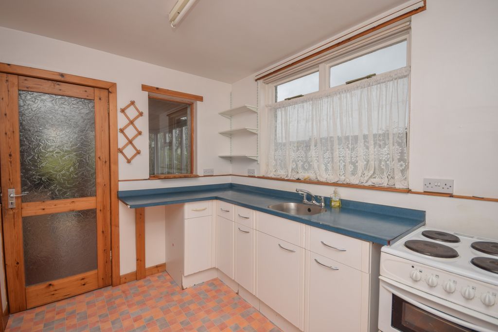2 bed flat for saleHigher Oakfield, Pitlochry PH16 photo 4