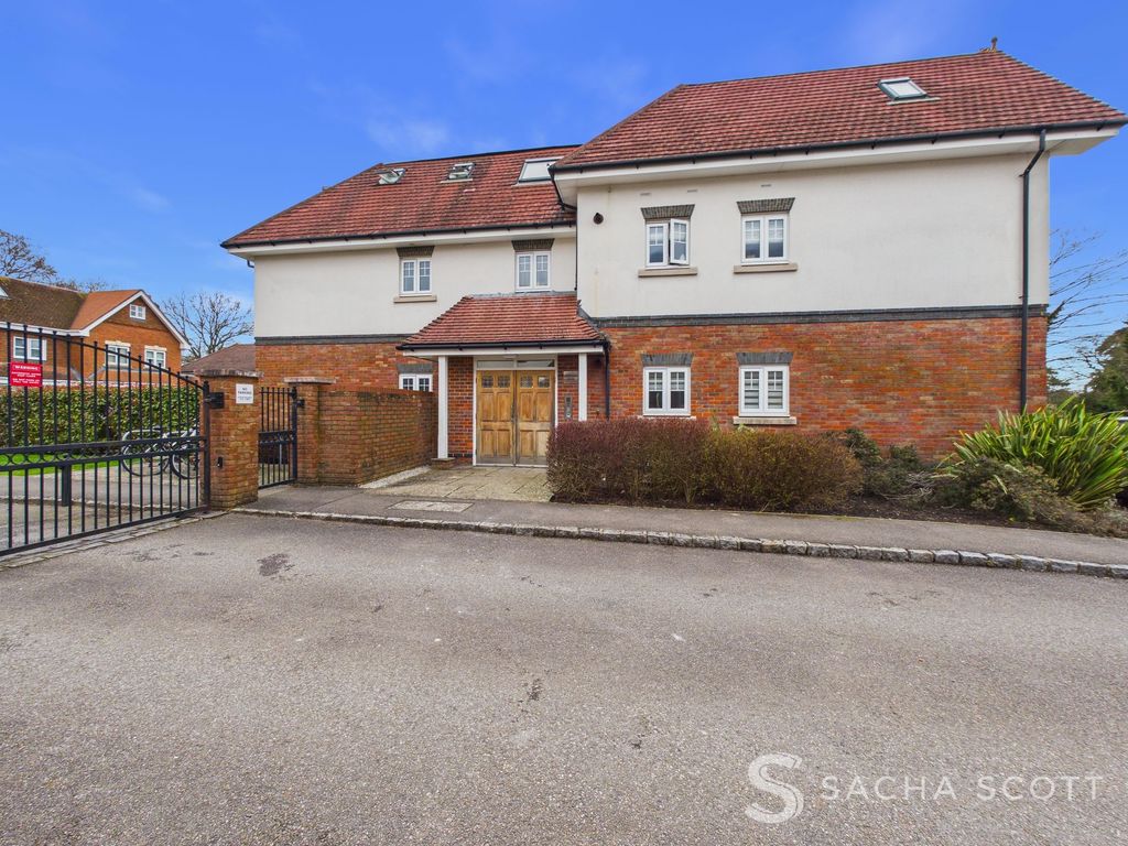 2 bed flat for saleMagnolia Drive, Chipstead House SM7 photo 5