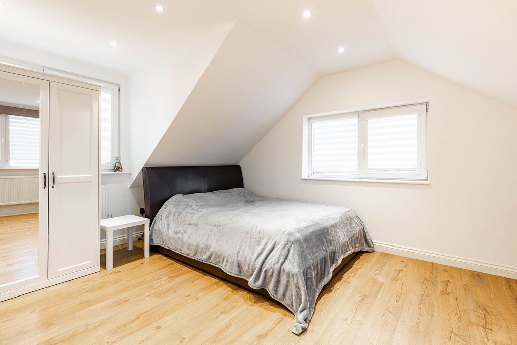 Additional image 11 of 4 bed bungalow for saleManor Road, Dagenham RM10