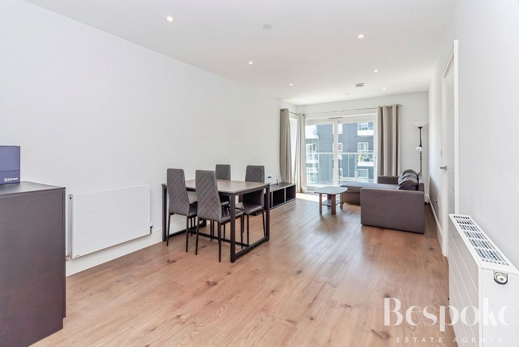 Additional image 6 of 2 bed flat for saleFairhaven Drive, Reading RG2