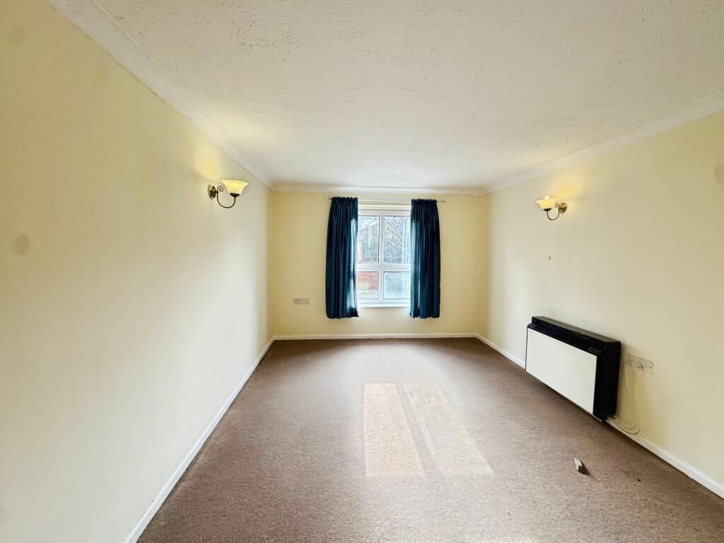 Regal Court, Warminster, BA12 photo 2