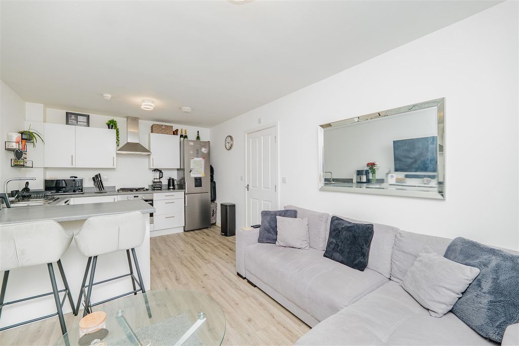 Additional image 6 of 2 bed flat for saleFfordd Penrhyn, Barry CF62