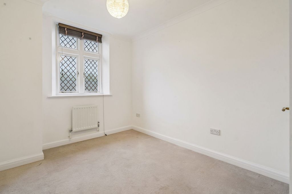 Additional image 8 of 2 bed flat for saleWhielden Street, Amersham HP7