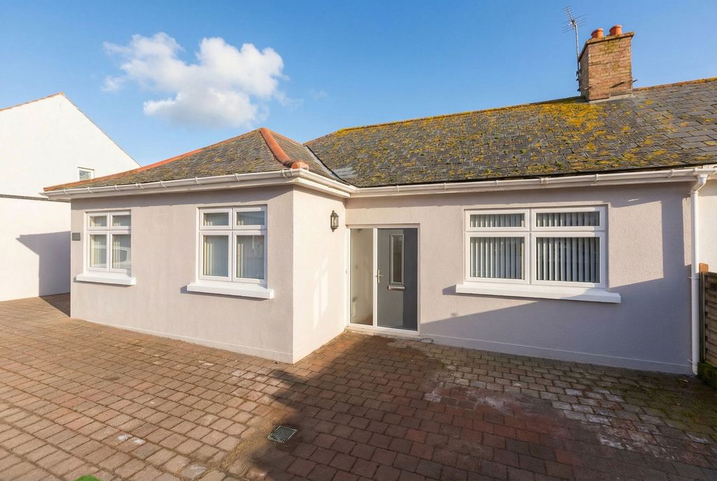3 bed bungalow for saleManjilles Villa, St Saviour JE2