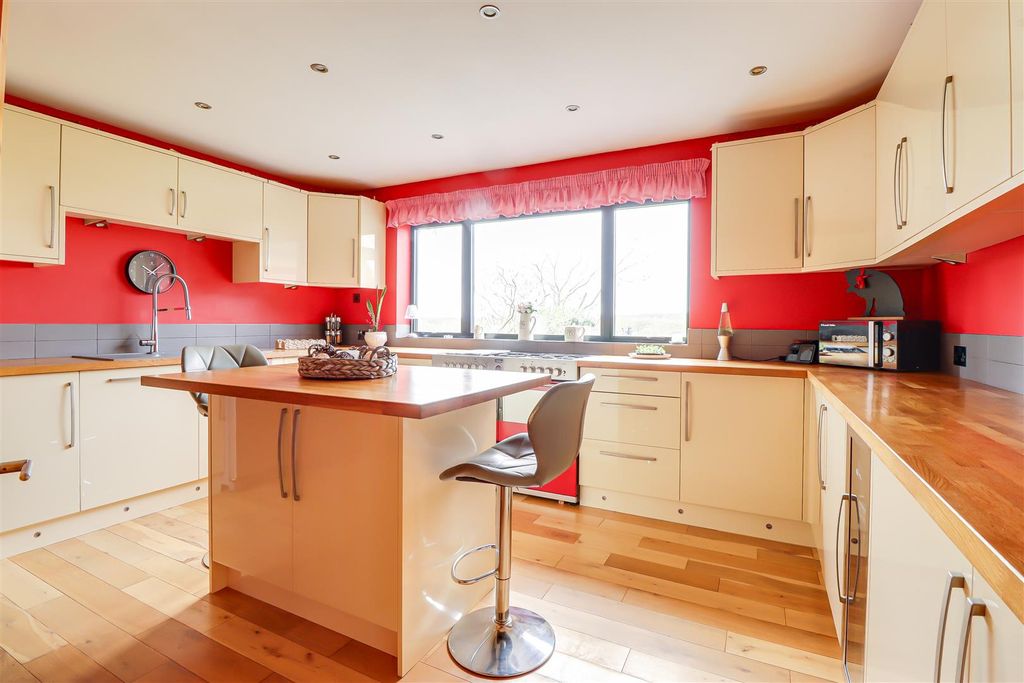 Additional image 4 of 3 bed detached house for saleHaresland Close, Benfleet SS7