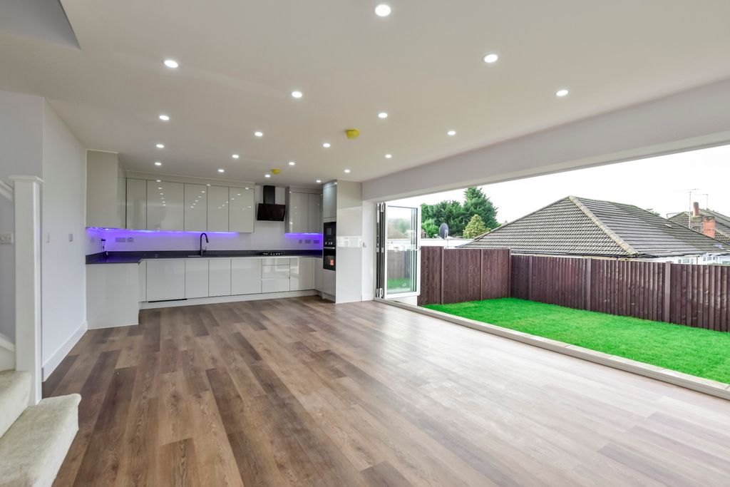 Additional image 21 of 3 bed semi-detached bungalow for saleThe Courtway, Watford WD19
