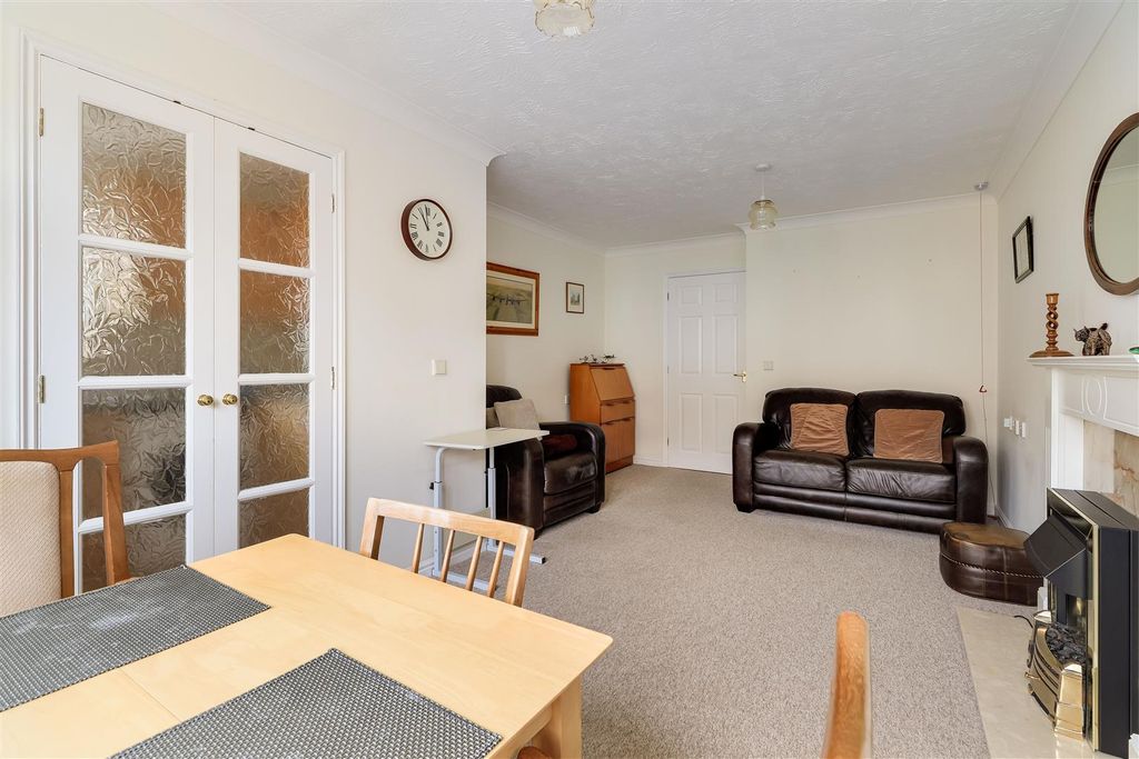 Additional image 2 of 2 bed flat for saleUnion Lane, Chesterton, Cambridge CB4