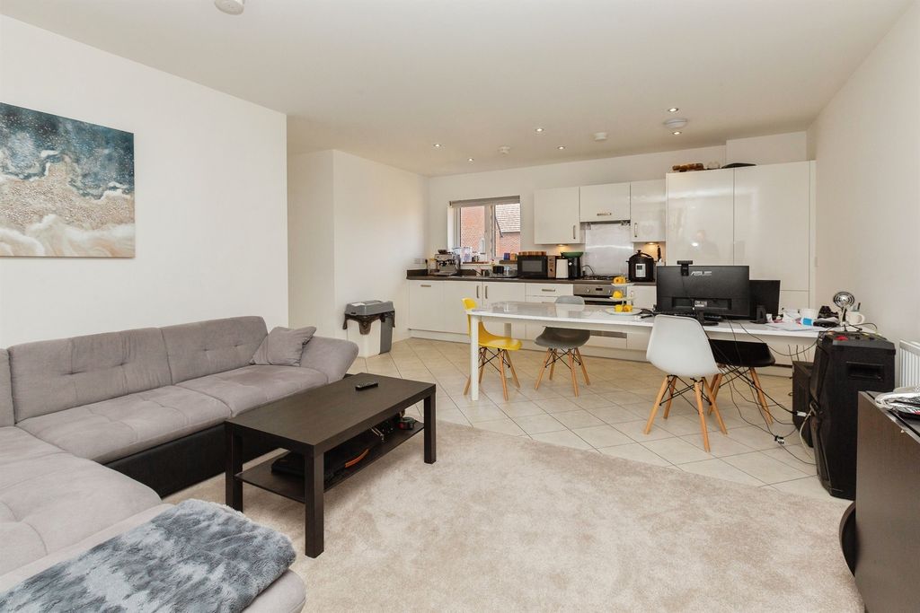 Additional image 3 of 2 bed flat for salePurssell Road, Weston Turville, Aylesbury HP22