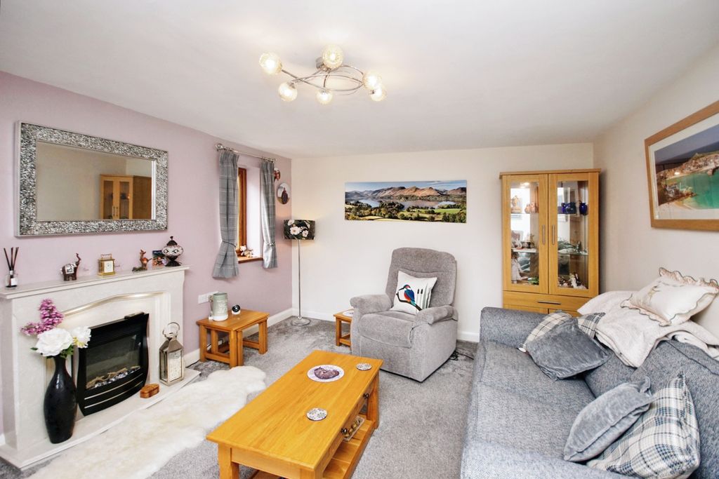 3 bed detached house for saleThe Leys, Berkeley, Gloucestershire GL13 photo 3