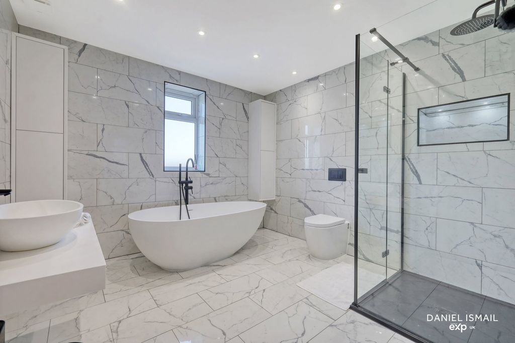 Additional image 20 of 5 bed detached house for saleGreat Berry Lane, Langdon Hills, Basildon SS16