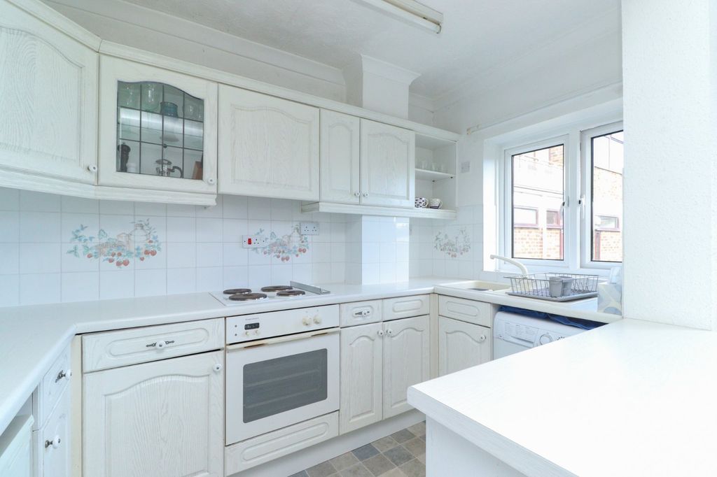 Additional image 7 of 2 bed flat for saleBeach Avenue, Birchington, Kent CT7