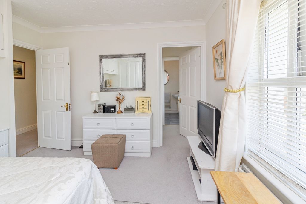 Additional image 16 of 5 bed detached house for saleGoldcrest, Aylesbury HP19