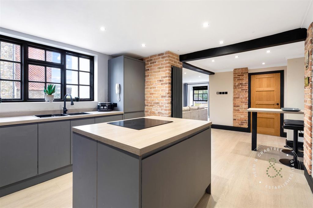 Additional image 26 of 2 bed flat for saleYr Hen Dy, The Cathedral Green, Llandaff, Cardiff CF5