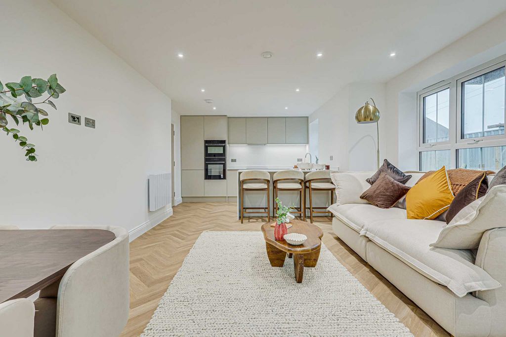 Additional image 5 of 2 bed flat for saleHall Crescent, Benfleet SS7