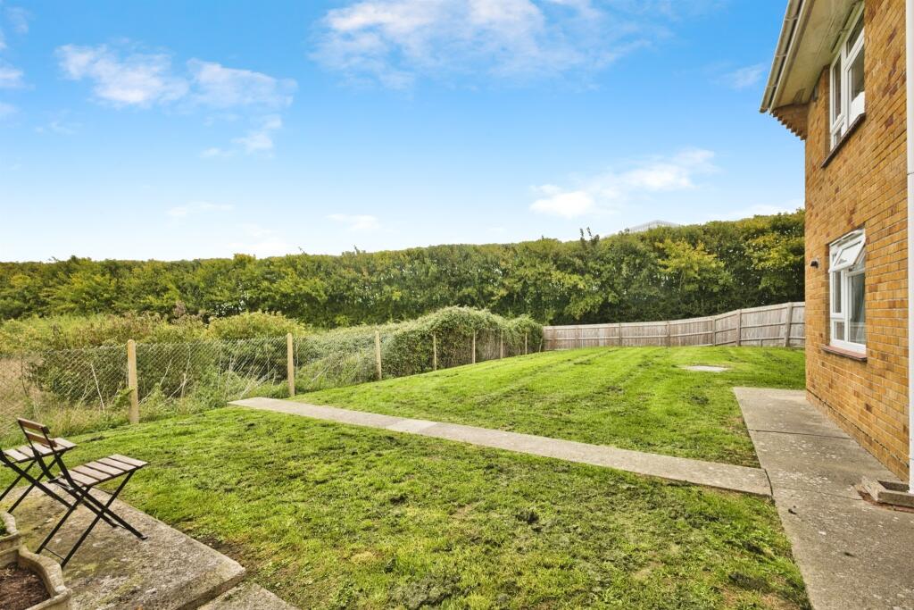 Taranto Hill, Ilchester, YEOVIL photo 3