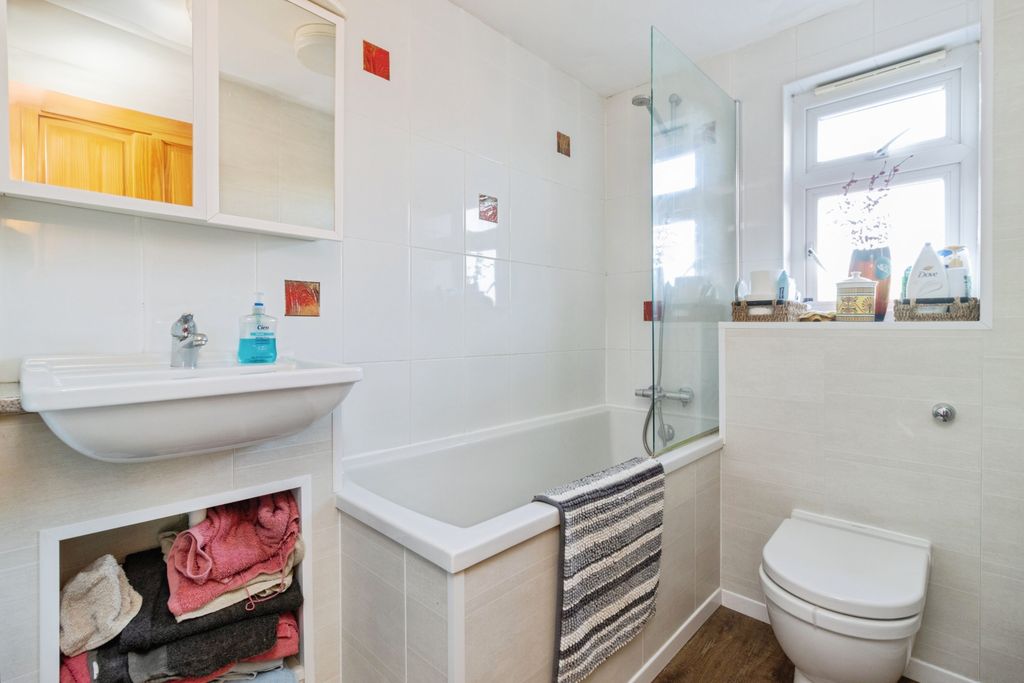 Additional image 6 of 2 bed flat for saleAlexandra Road, Bridport DT6