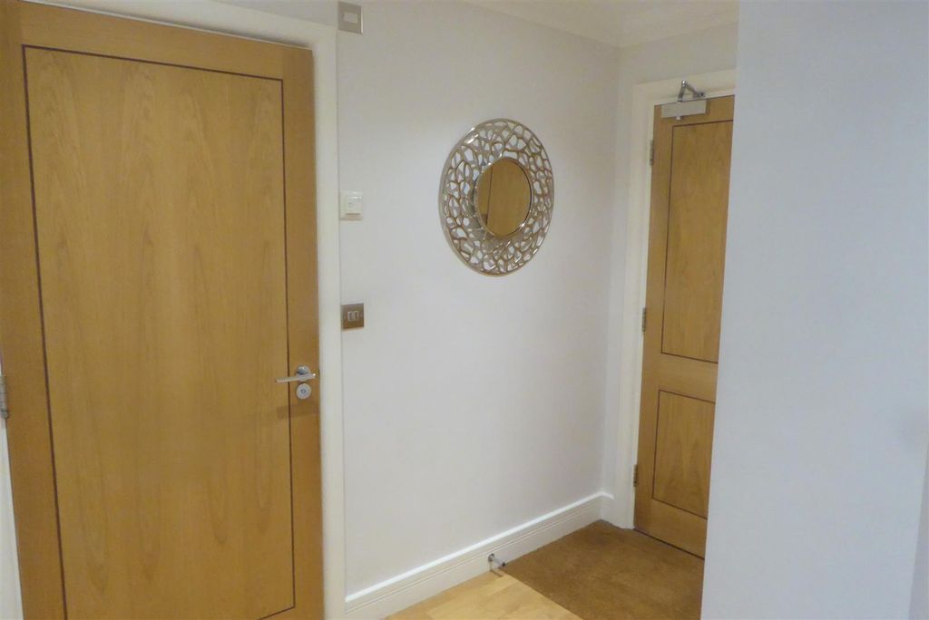 Additional image 16 of 2 bed flat for saleTudor Court, London Road, Windlesham GU20