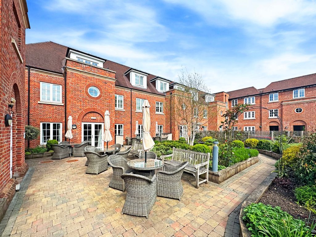 Additional image 2 of 1 bed property for sale59 - 61 The Broadway, Amersham HP7