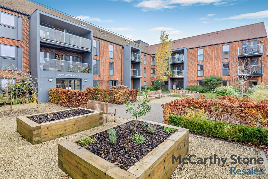 1 bed flat for saleWayfarer Place, The Dean, Alresford SO24