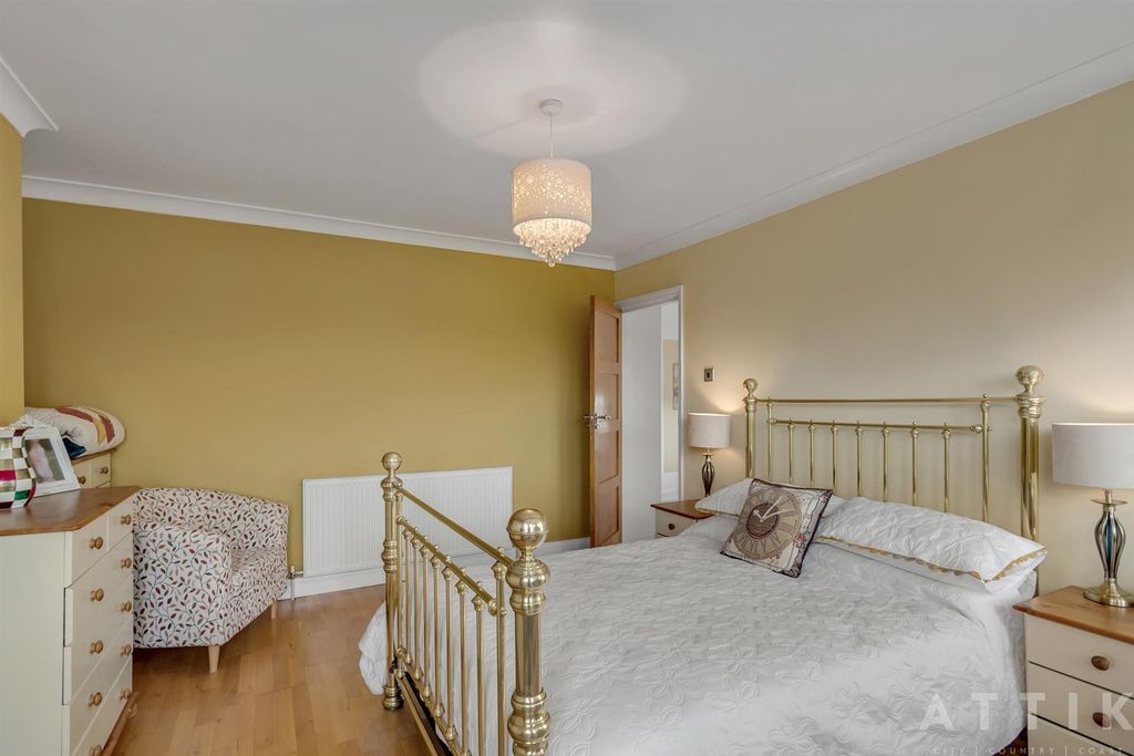 Additional image 28 of 4 bed semi-detached house for saleUpper Avenue, Halesworth IP19