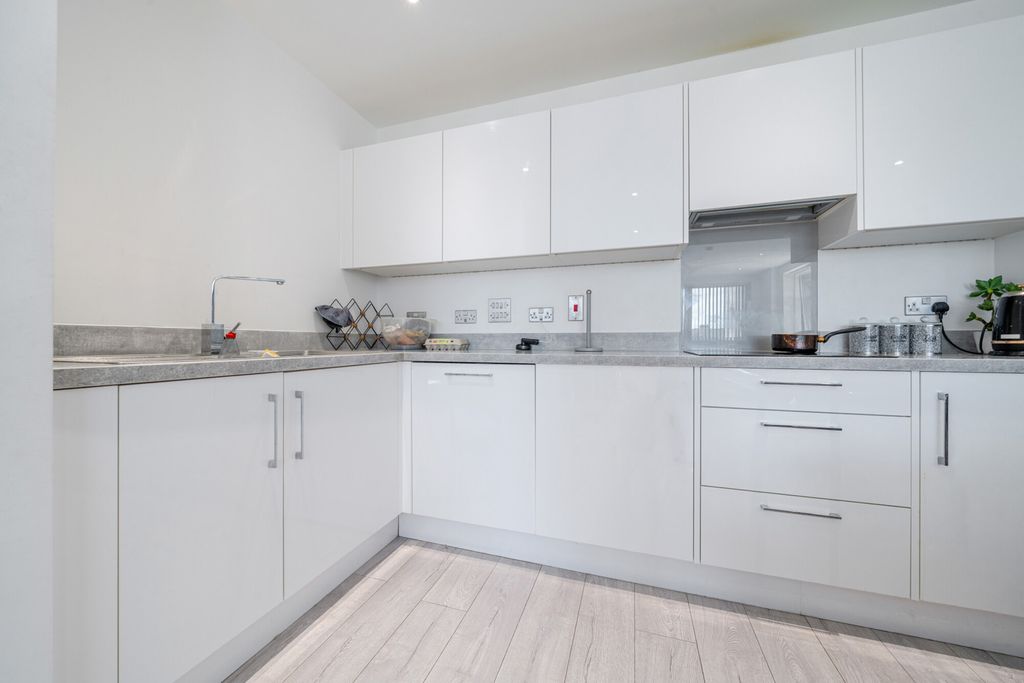 Additional image 8 of 3 bed flat for saleRegal Walk, Bexleyheath DA6