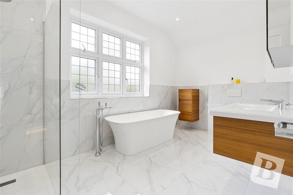 Additional image 8 of 6 bed detached house for saleElm Grove, Emerson Park RM11