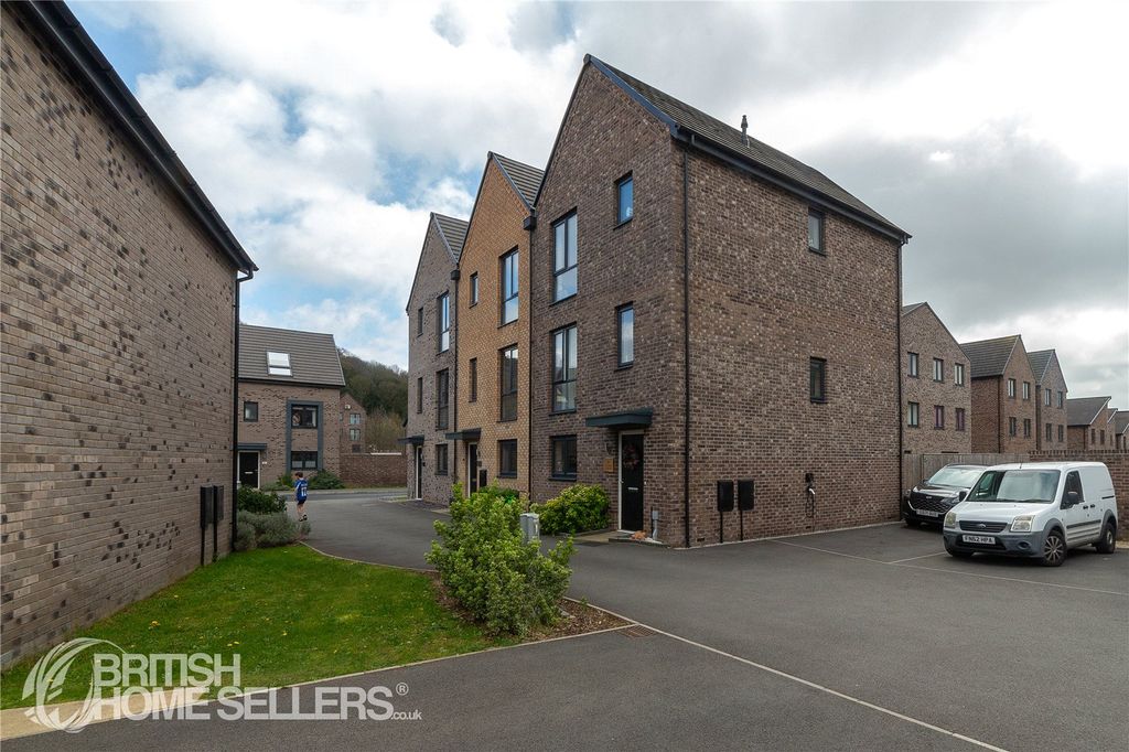 Additional image 29 of 4 bed end terrace house for saleWoodyard Avenue, Chesterfield, Derbyshire S41