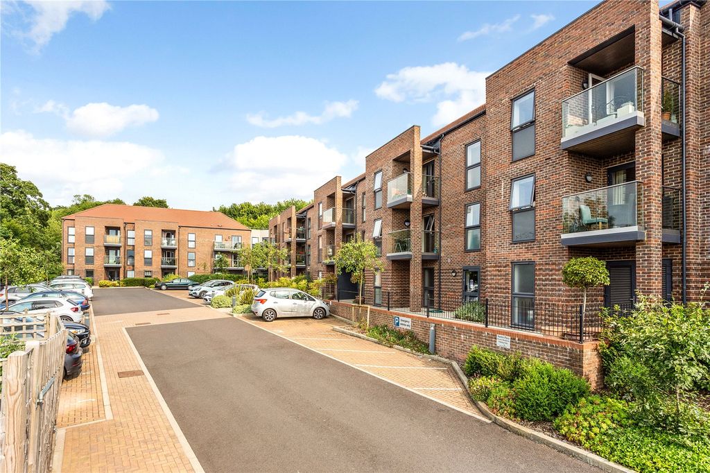 2 bed flat for saleLower Turk Street, Alton GU34