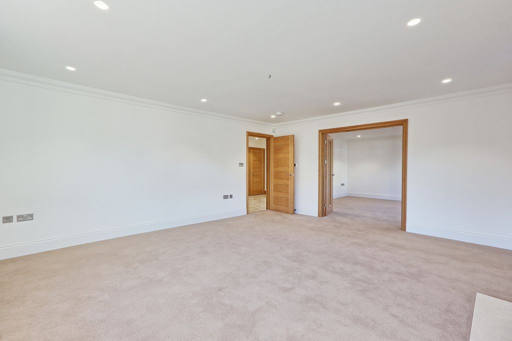 Additional image 27 of 6 bed detached house for saleCurtis Road, Emerson Park RM11
