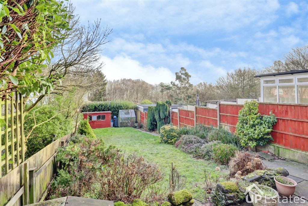 3 bed detached house for saleThe Common, Baddesley Ensor, Nr Atherstone CV9 photo 4